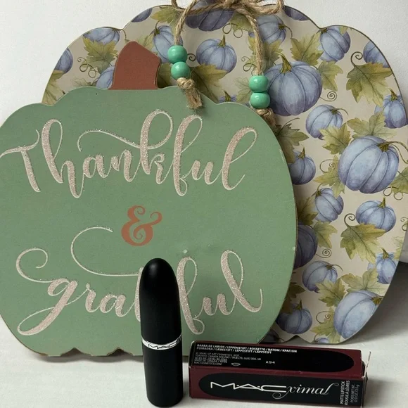 MAC MACximal Lipstick in DIVA - Deep Burgundy NIB - Picture 2 of 6